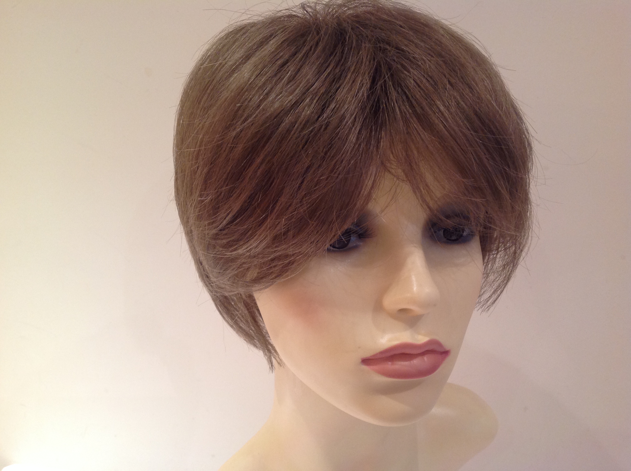 Pre Loved Short Brown Wig Pplbrss72 Wigbank