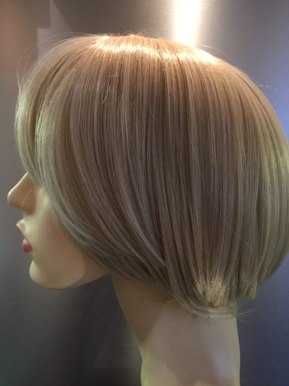 Light blonde wig. Pplblss744