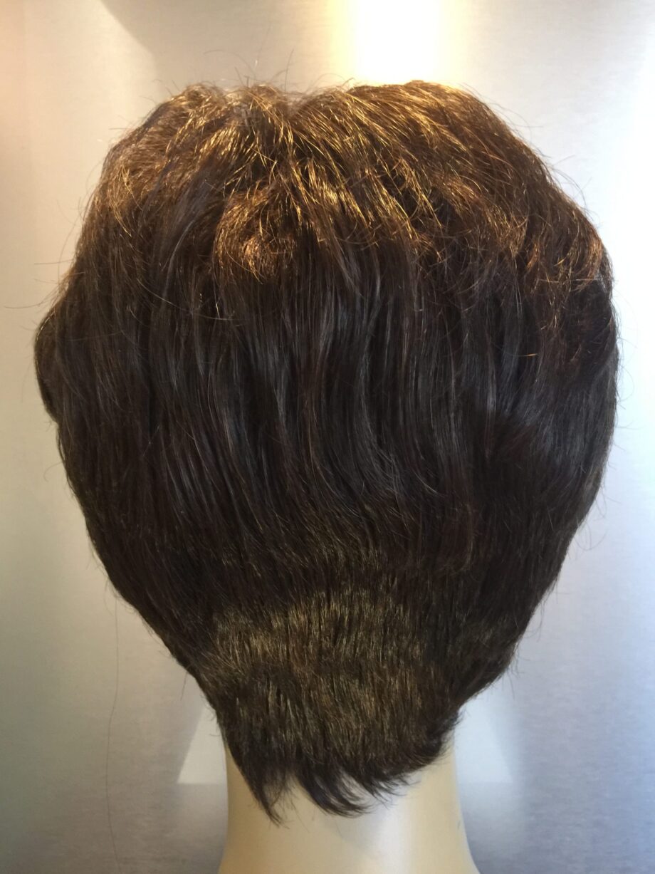 Short brown wig. Pplbrsw738