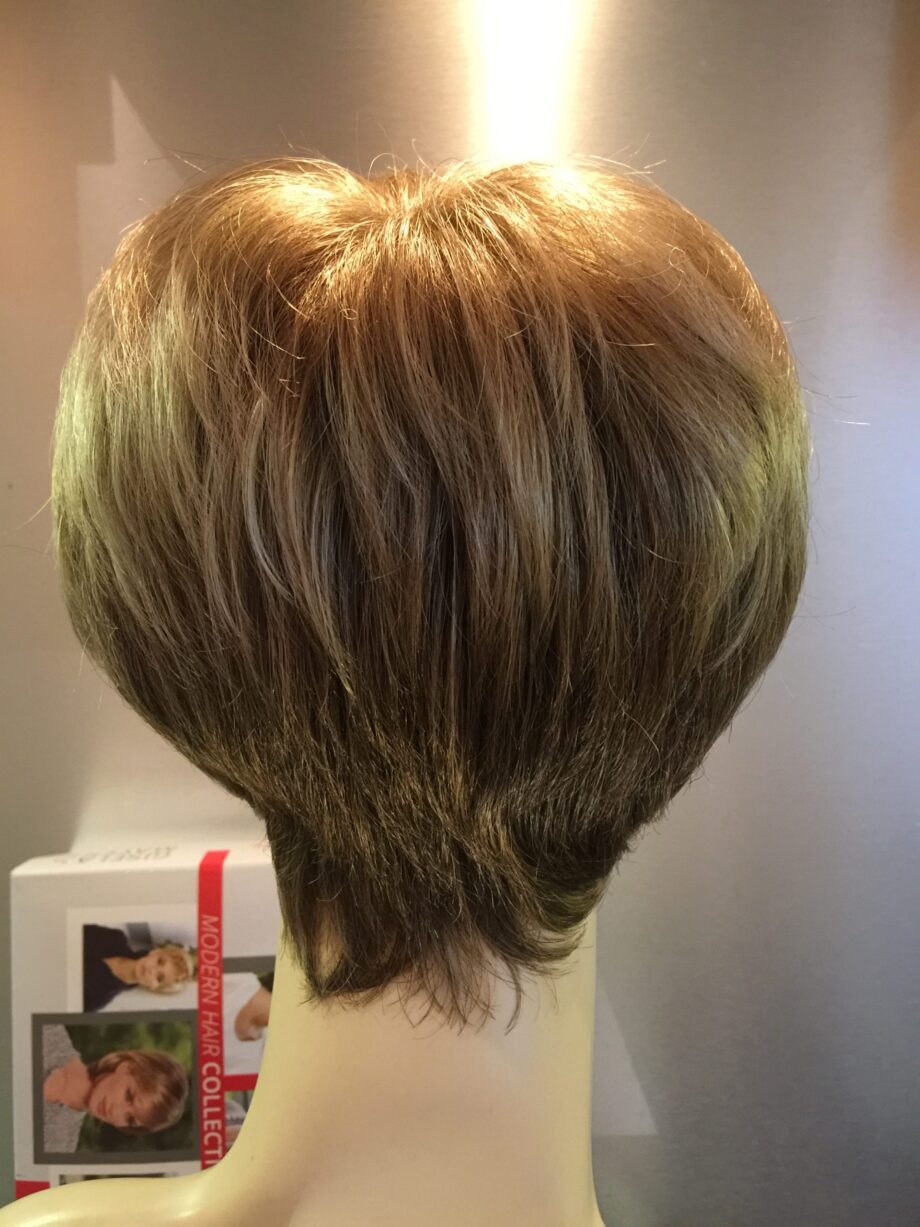 Blonde caramel rooted short wig. Pplblss746