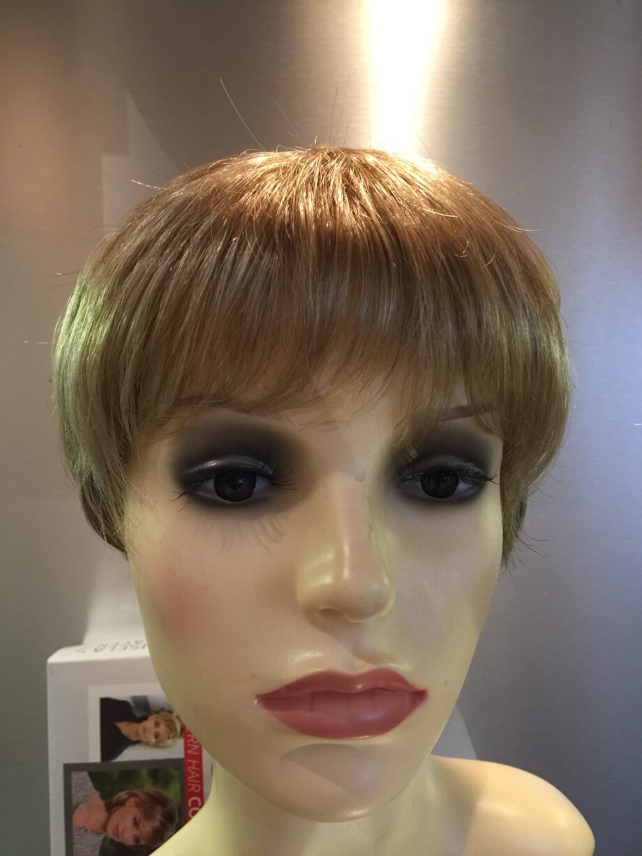 Blonde caramel rooted short wig. Pplblss746