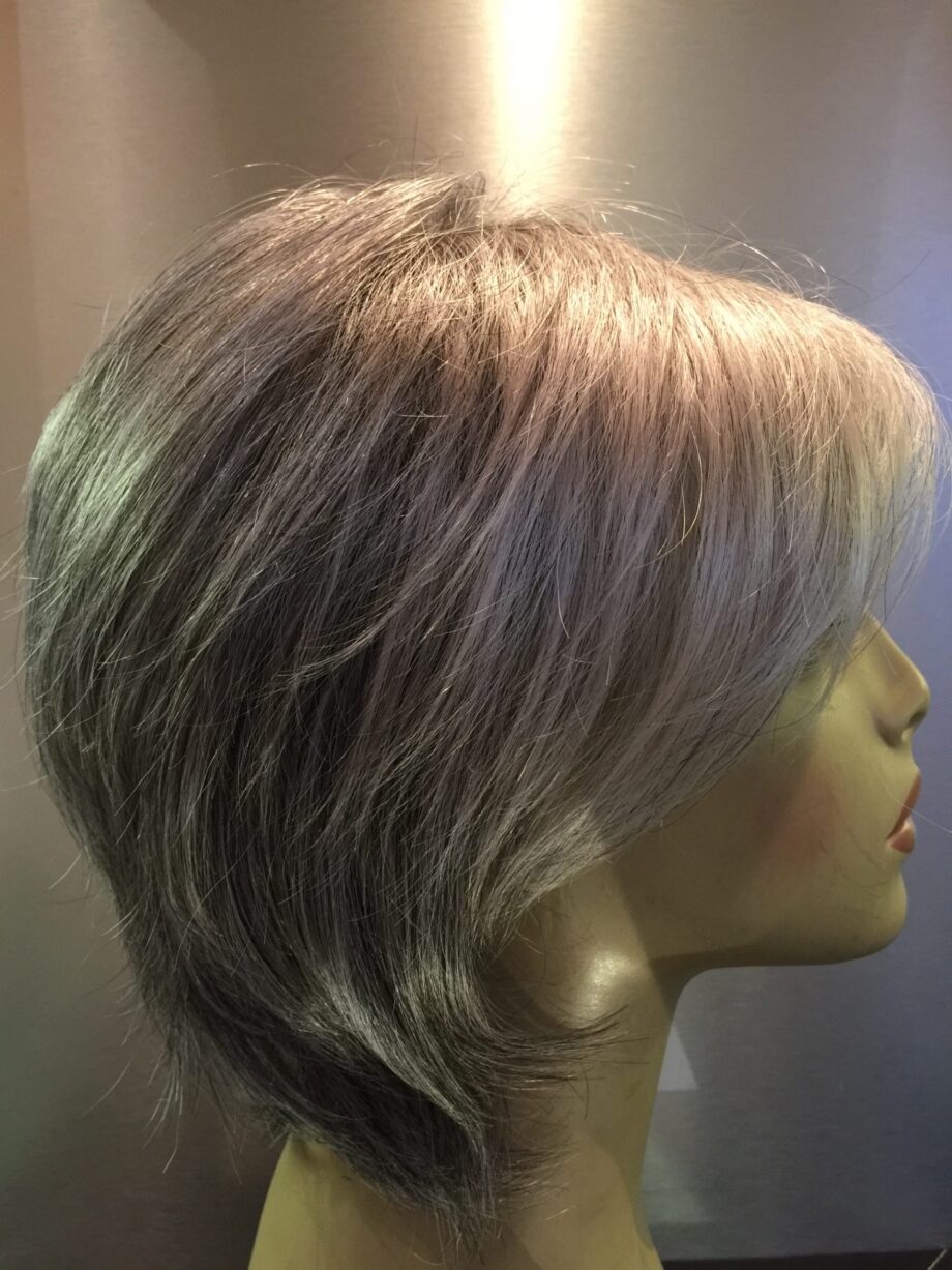 Silver grey wig. Pplgms741