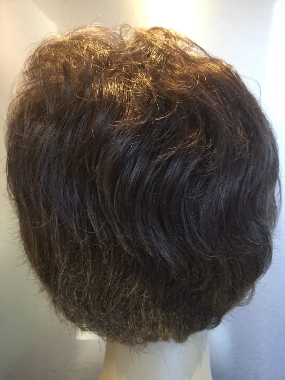 Short wavy brown wig. Pplbrsc736