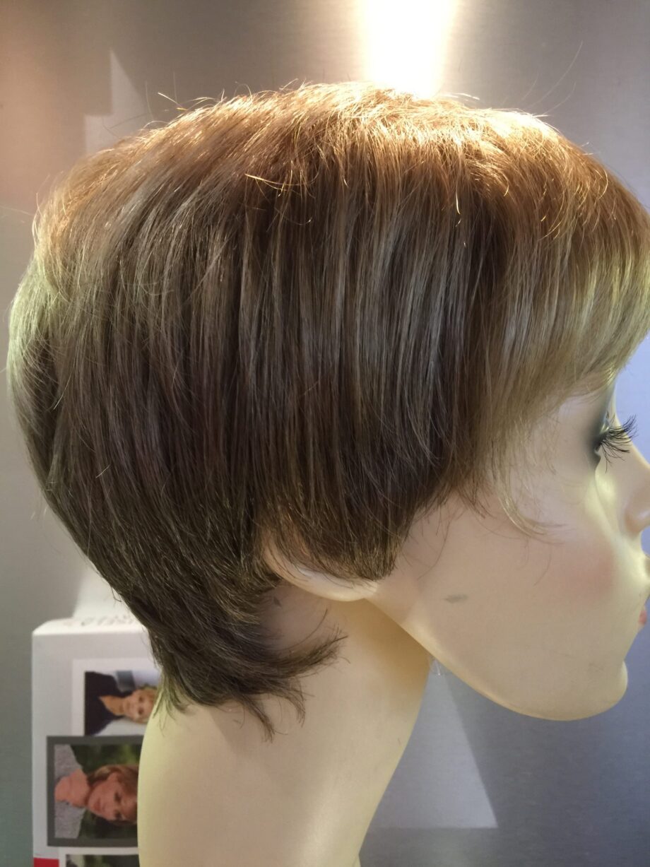 Blonde caramel rooted short wig. Pplblss746