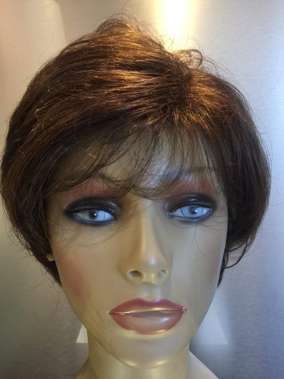Short wavy brown wig. Pplbrsc736