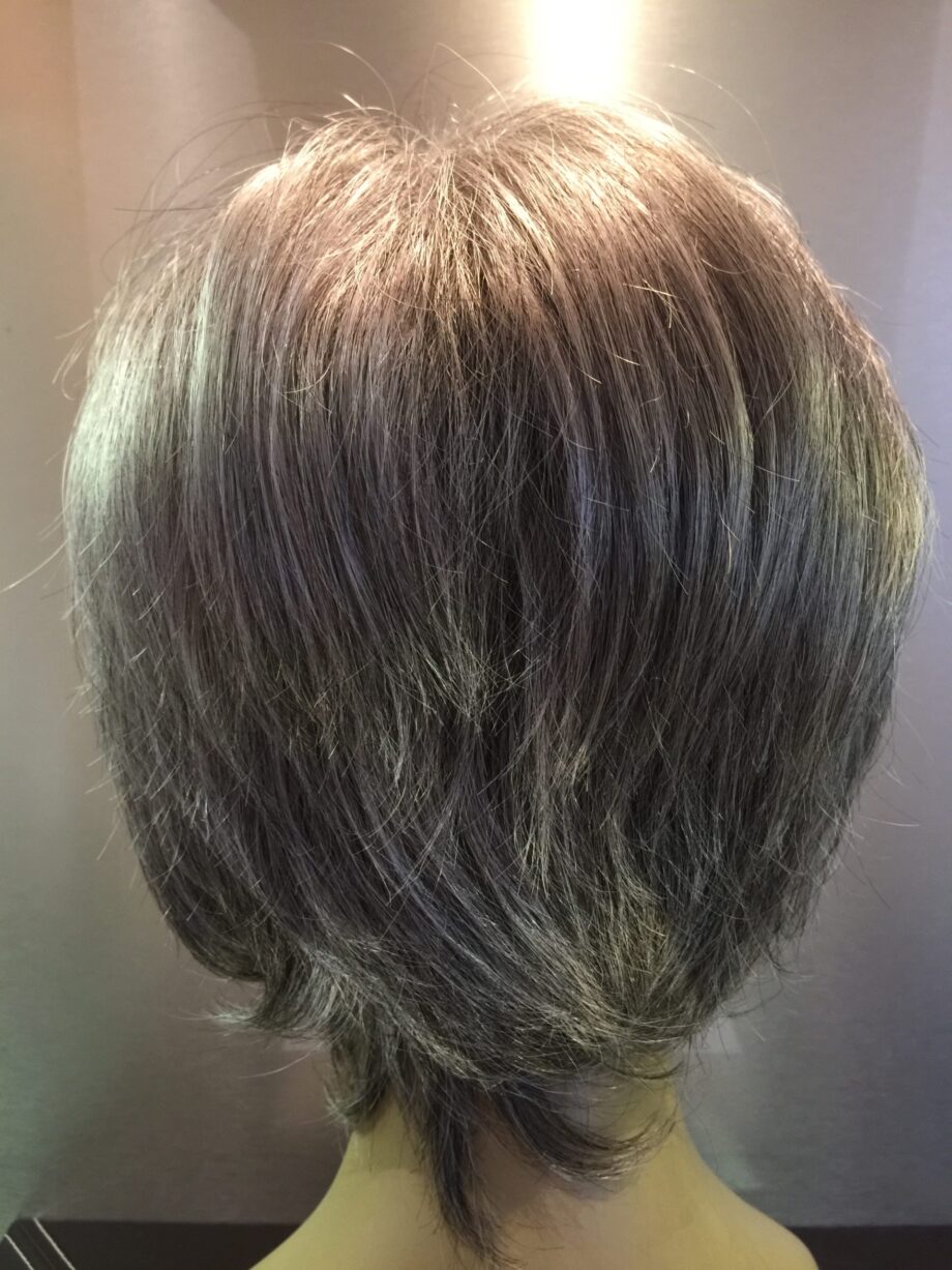 Silver grey wig. Pplgms741