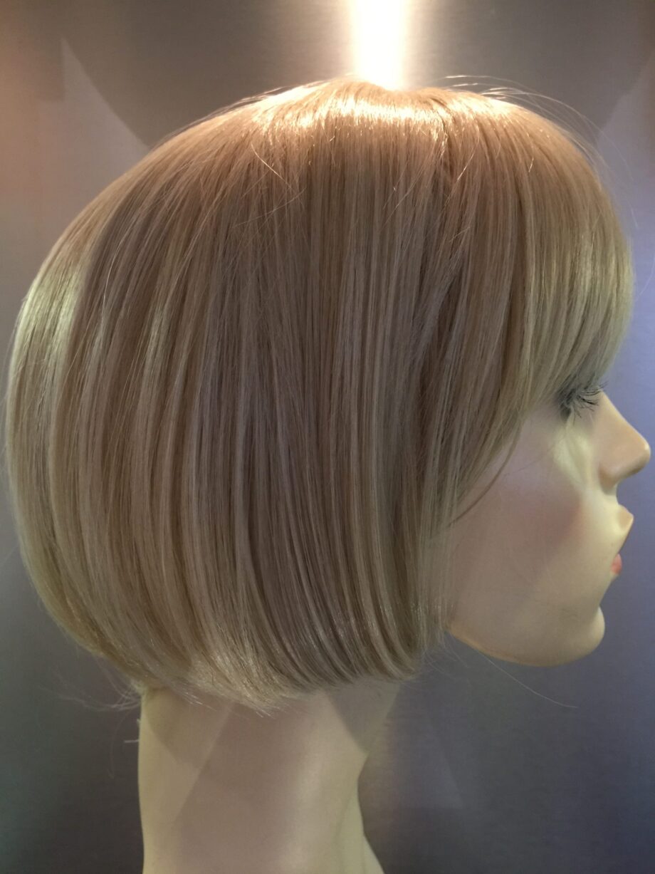 Light blonde wig. Pplblss744