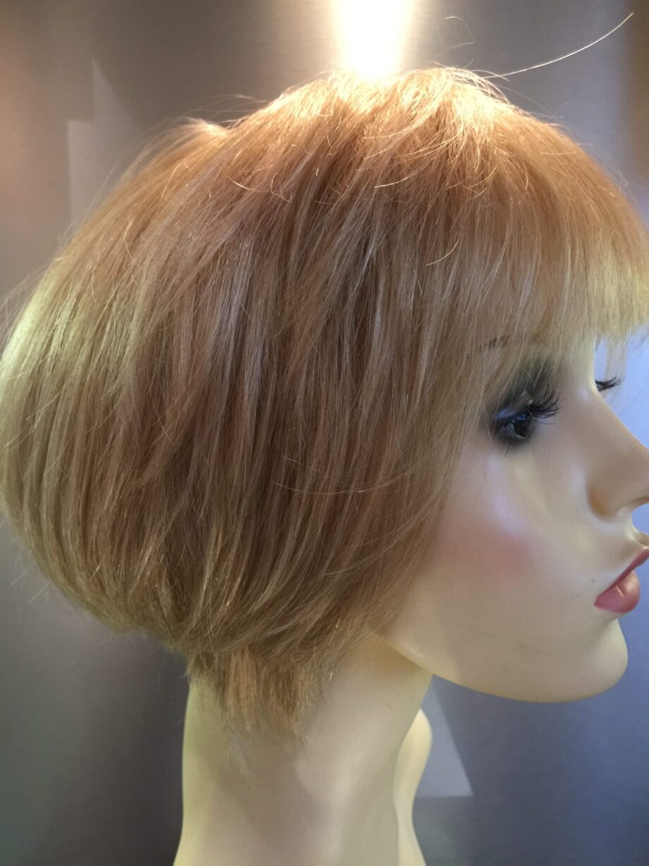 Blonde wig. Pplblss742