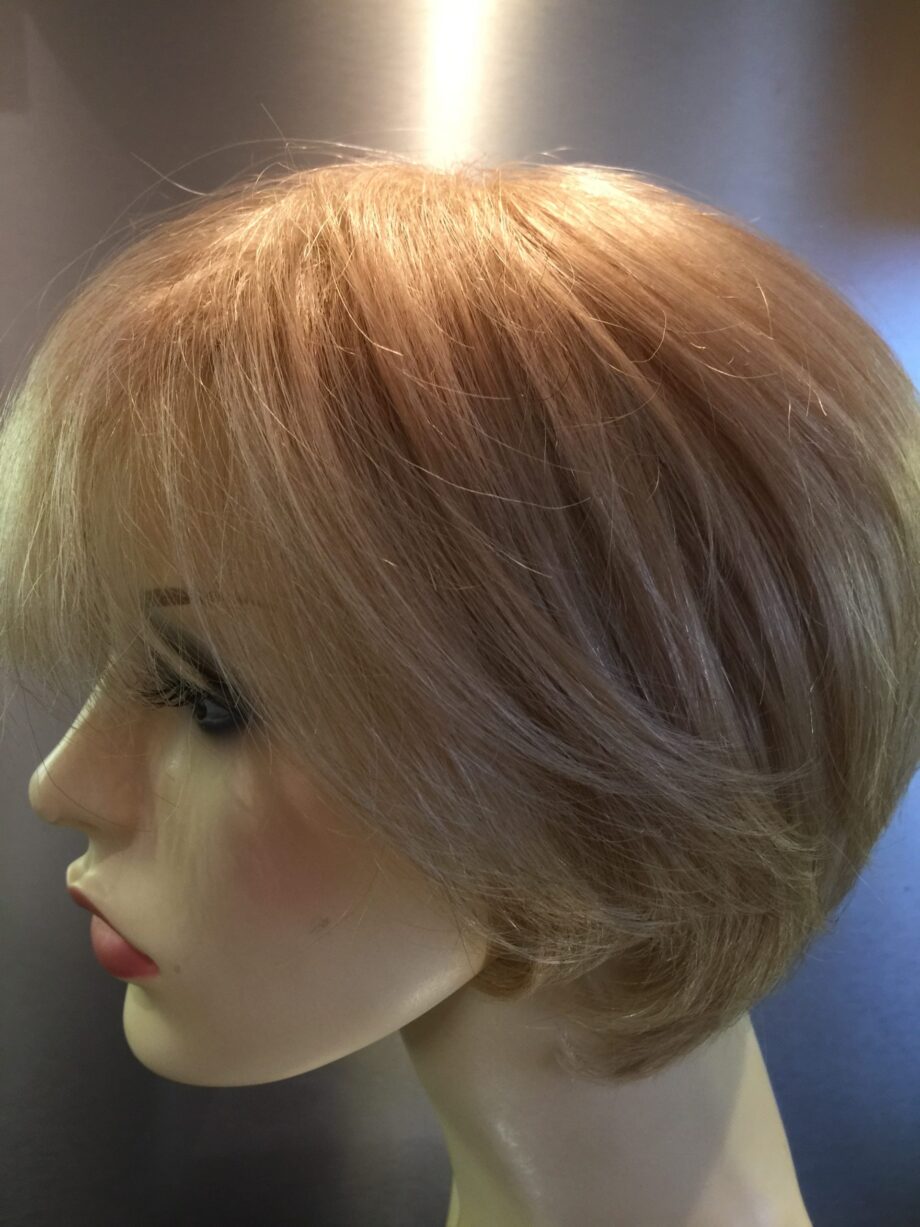 Blonde wig. Pplblss742