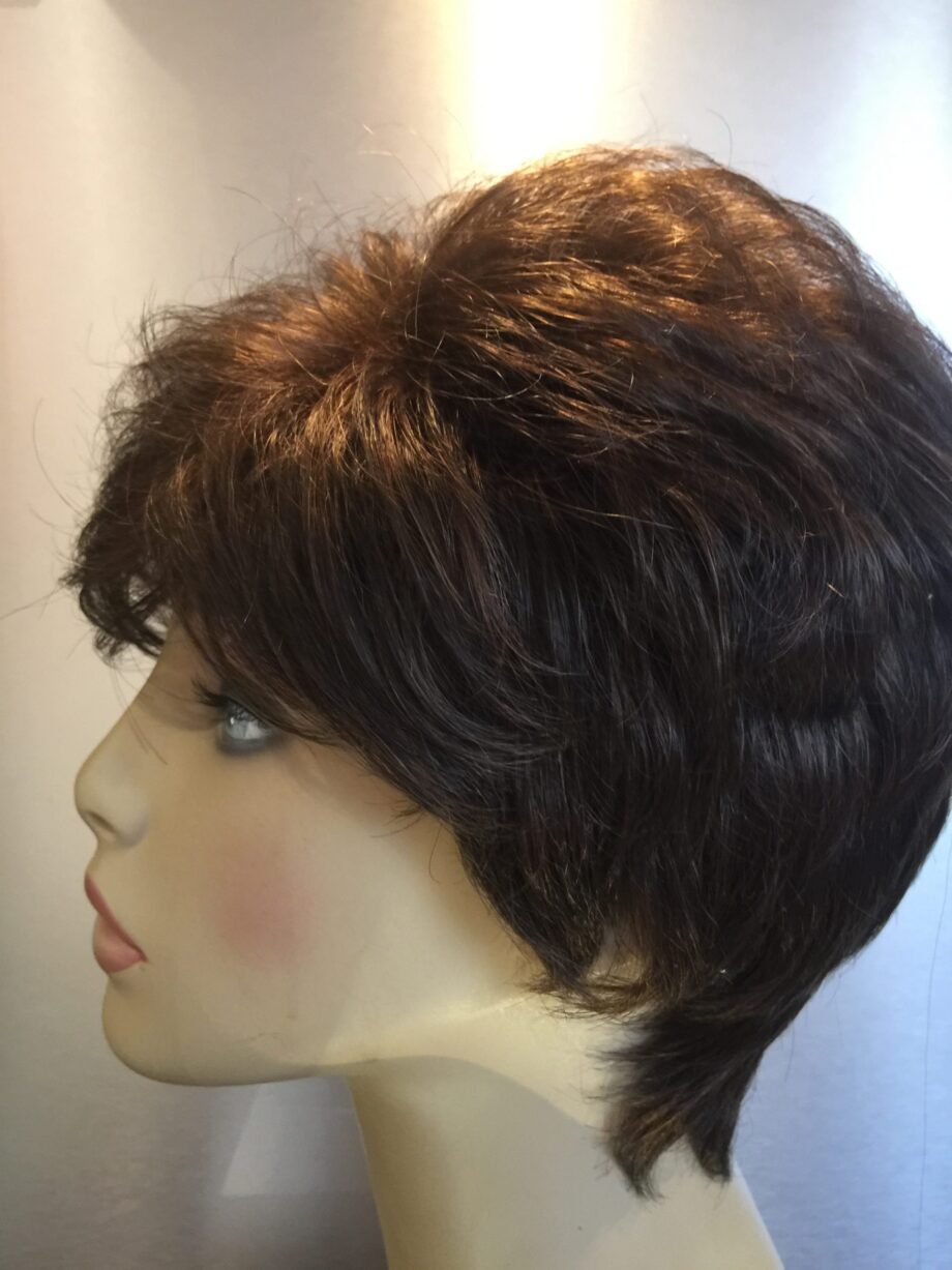Short brown wig. Pplbrsw738