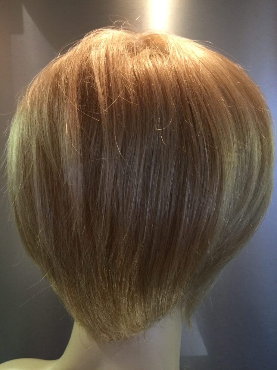 Blonde wig. Pplblss742
