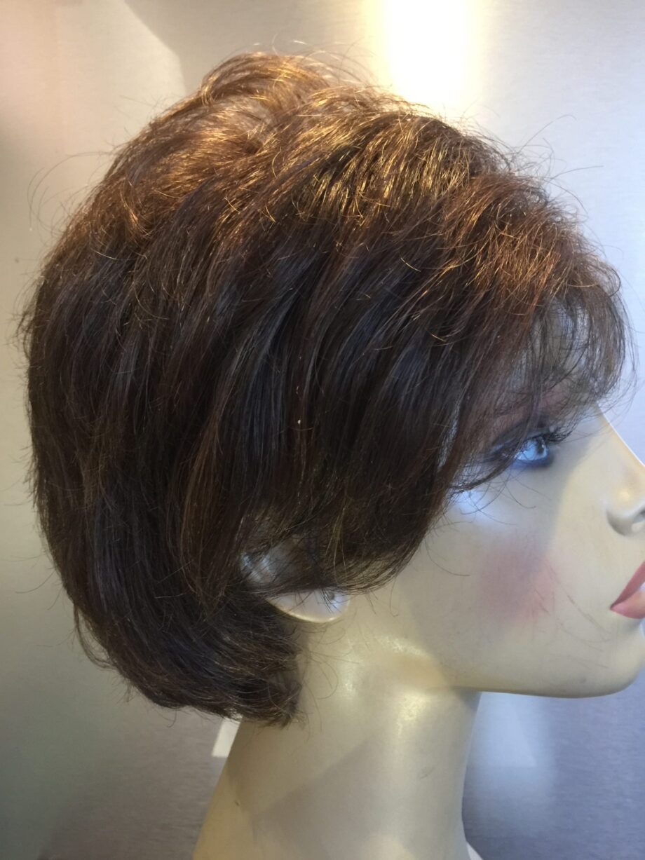 Short wavy brown wig. Pplbrsc736