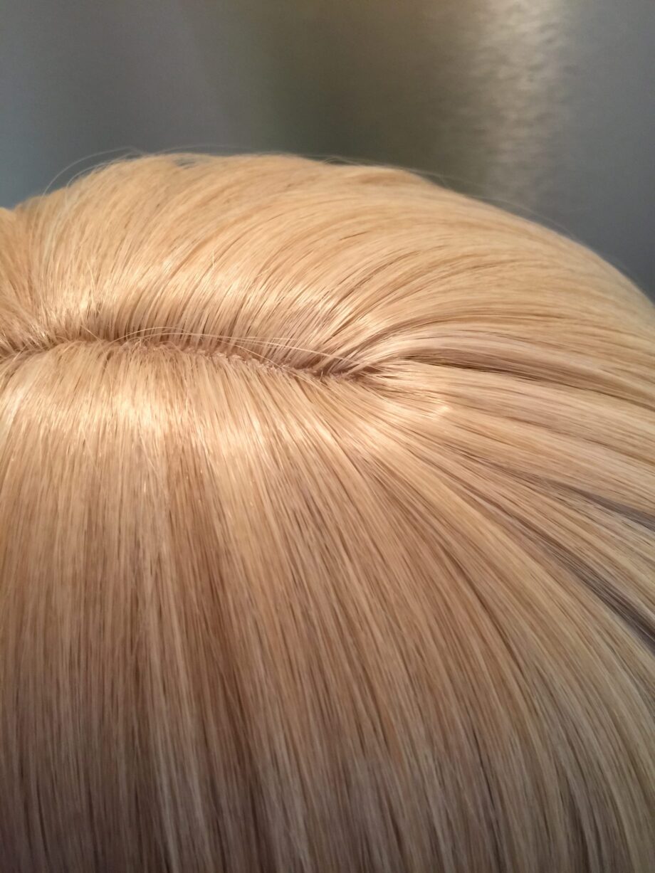 Light blonde wig. Pplblss744