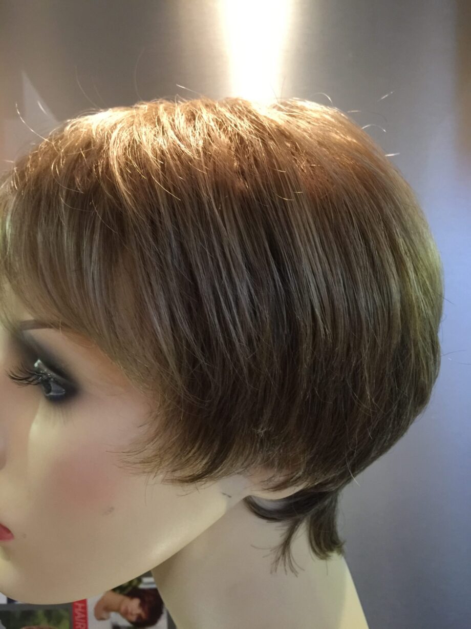 Blonde caramel rooted short wig. Pplblss746