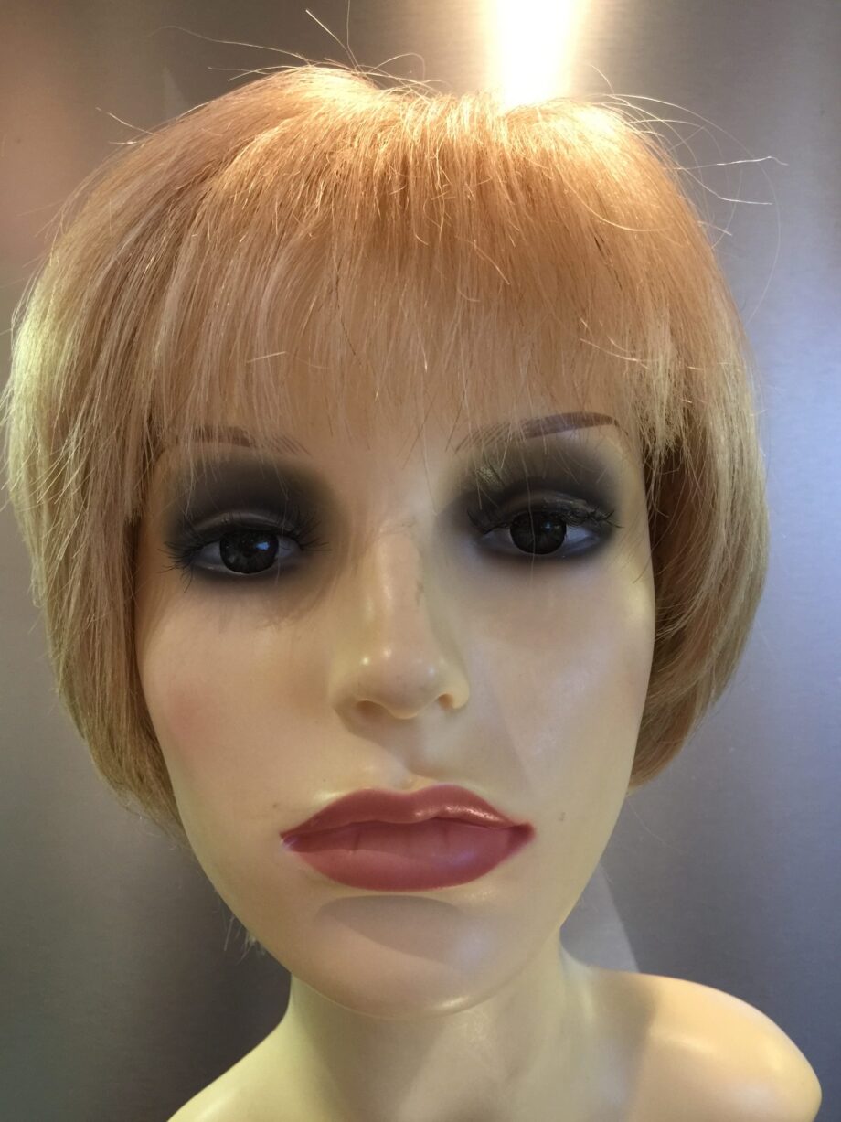Blonde wig. Pplblss742