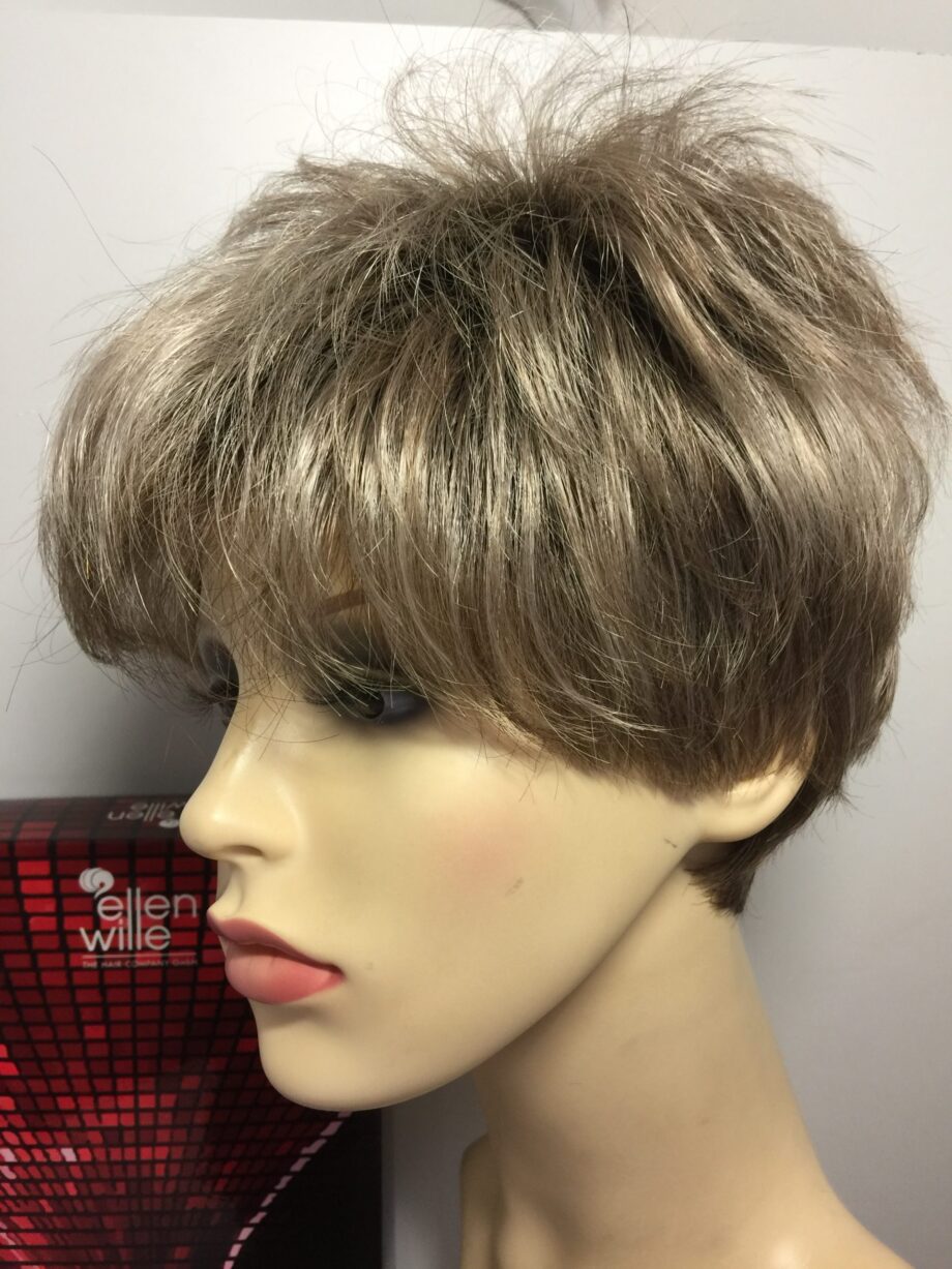 Short blonde wig. Pplblss528