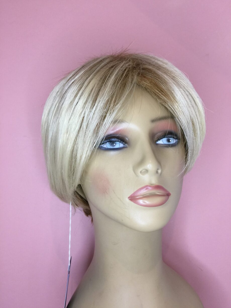 Blonde rooted.  Pplblms534