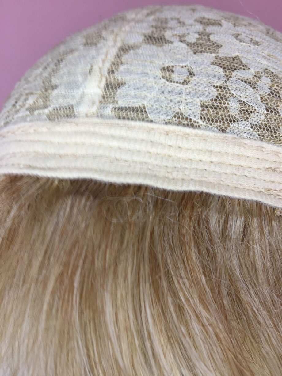 Blonde rooted.  Pplblms534