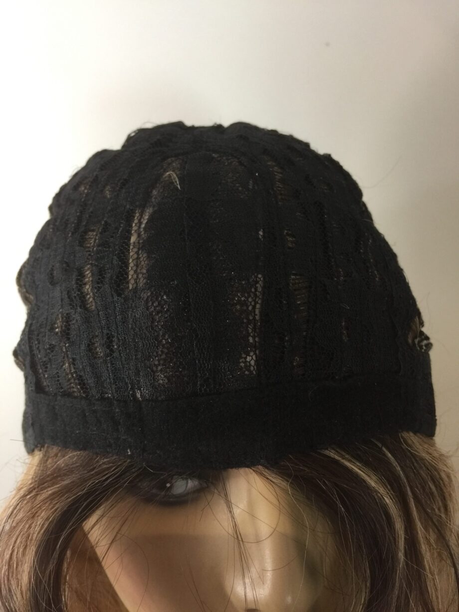 Long blonde dark rooted. Pplbllc551