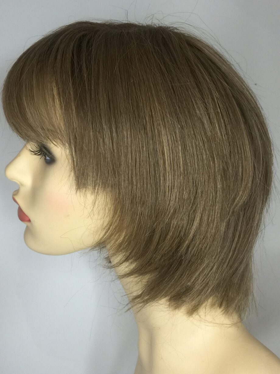 Blonde short wig. Polblss552