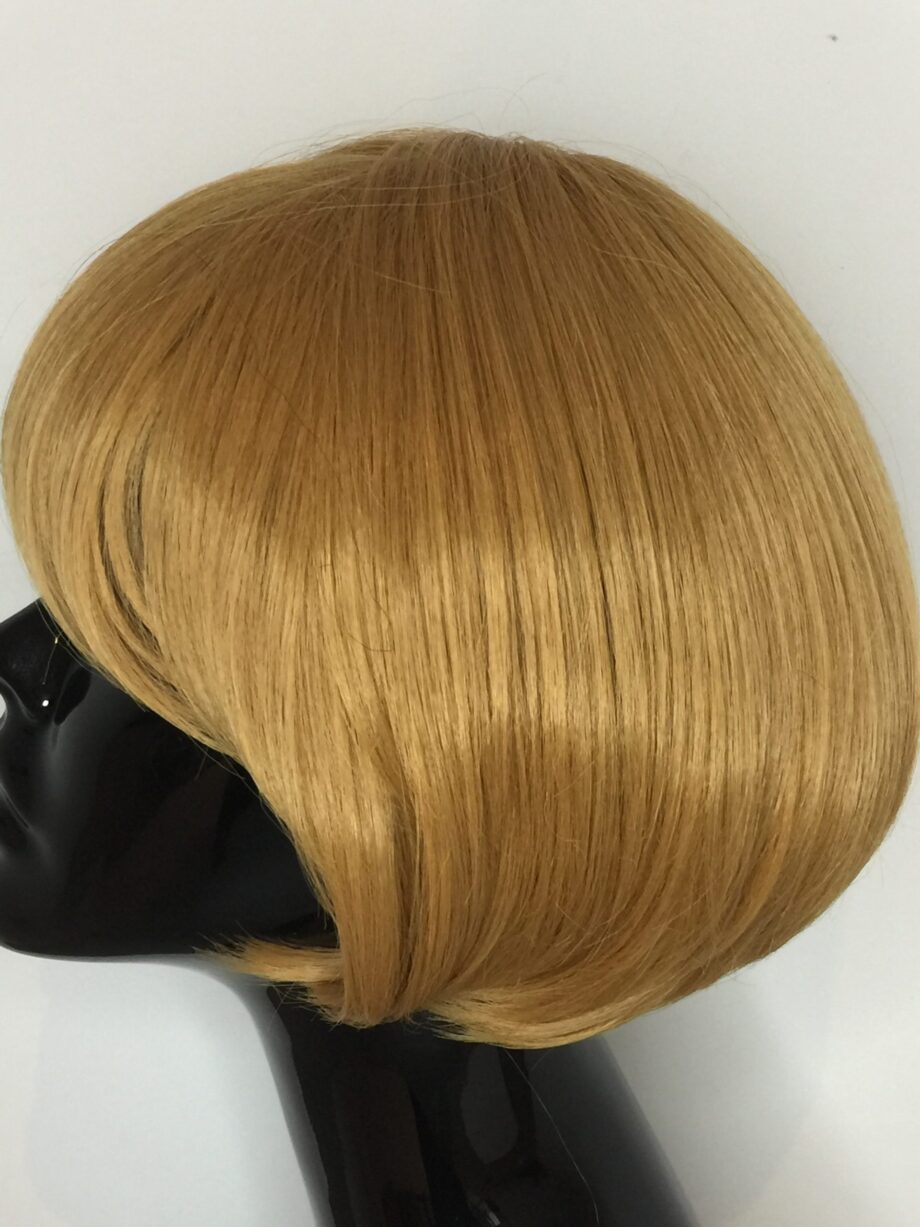 Short blonde wig. Pplblss816