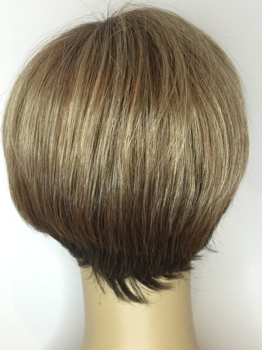Rooted blonde short wig. Pplblss822