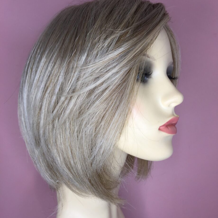 Blonde wig. Pplblms541