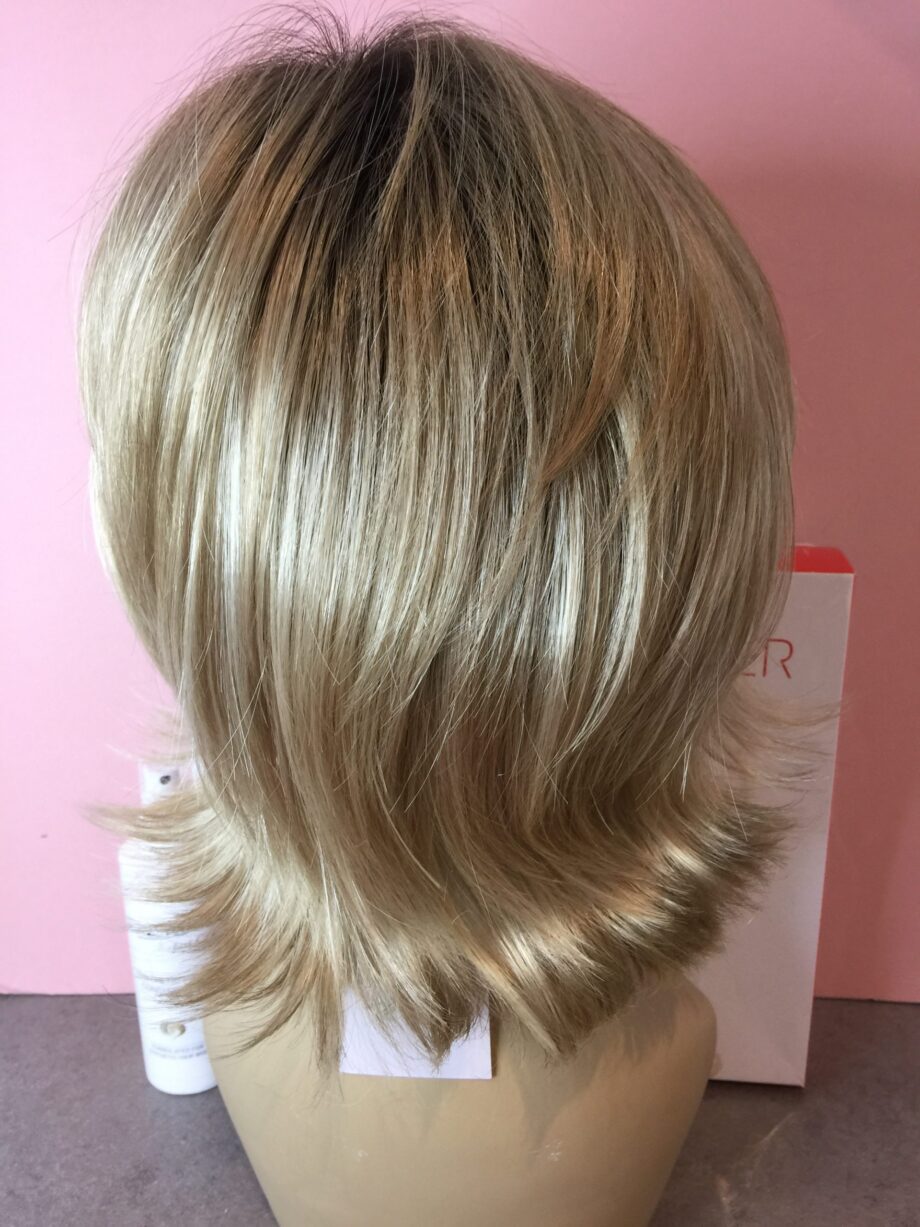 New blonde wig. Pplblms655