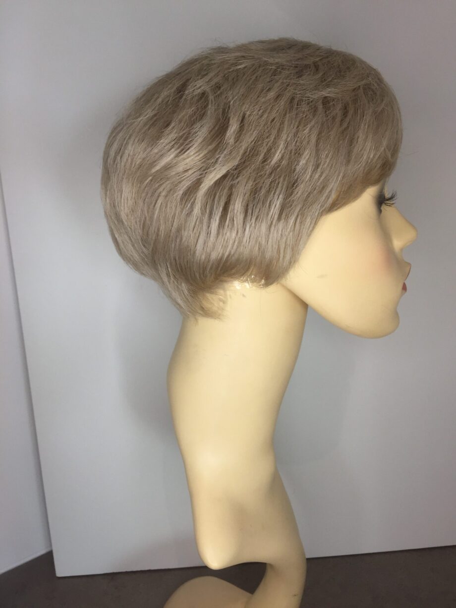 Silver grey wig. Pplgsw554