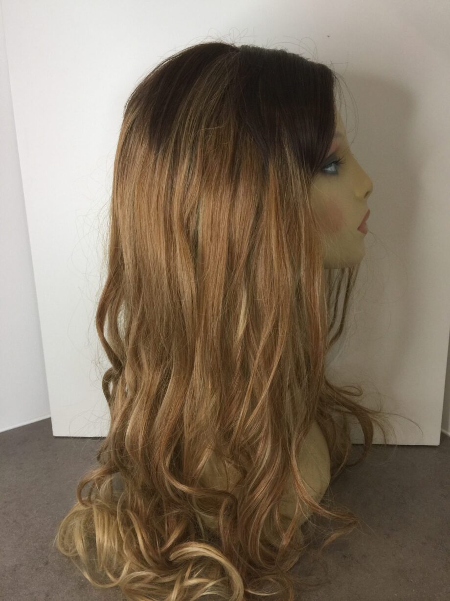 Long blonde dark rooted. Pplbllc551