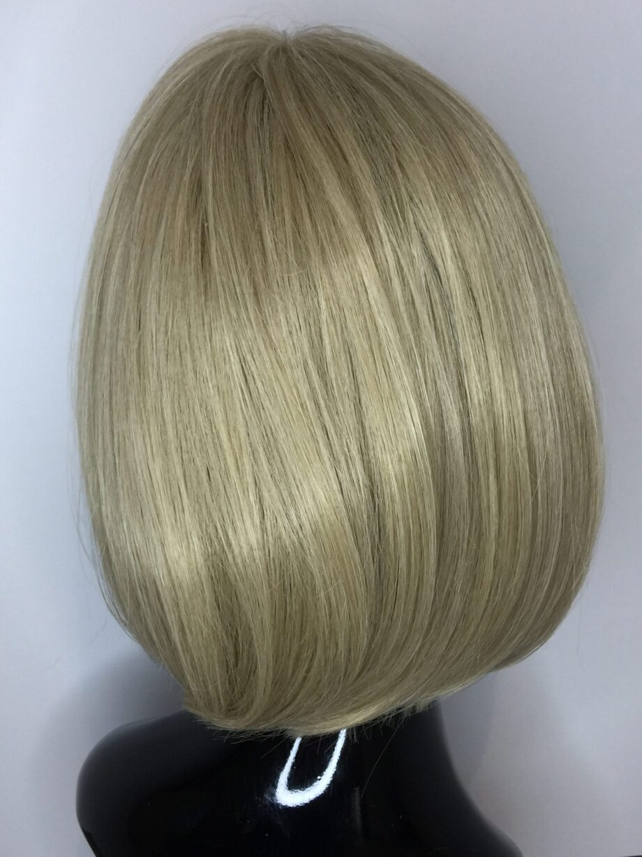 Light blonde wig. Pplblms812