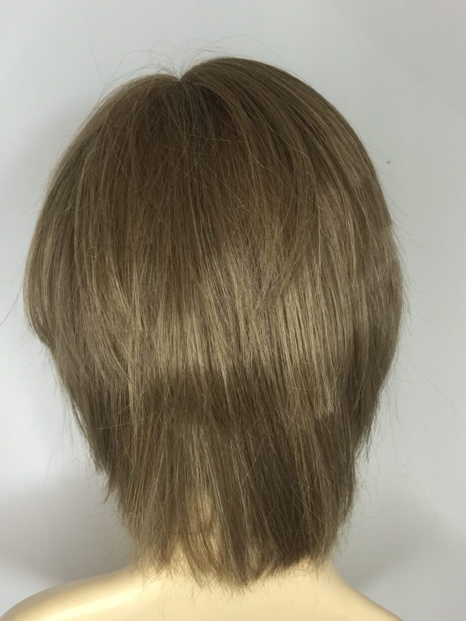 Blonde short wig. Polblss552