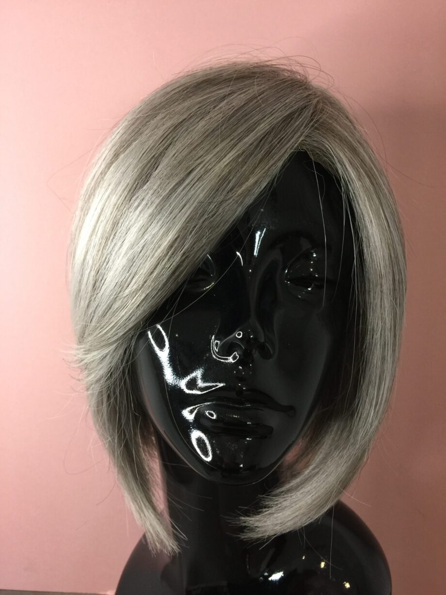 Stylish grey bob. Pplgms542