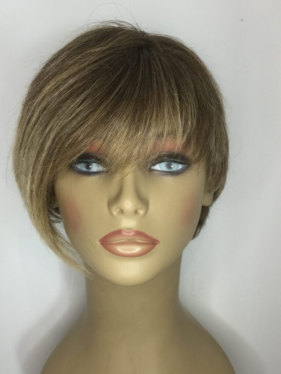Short blonde wig. Pplblss553