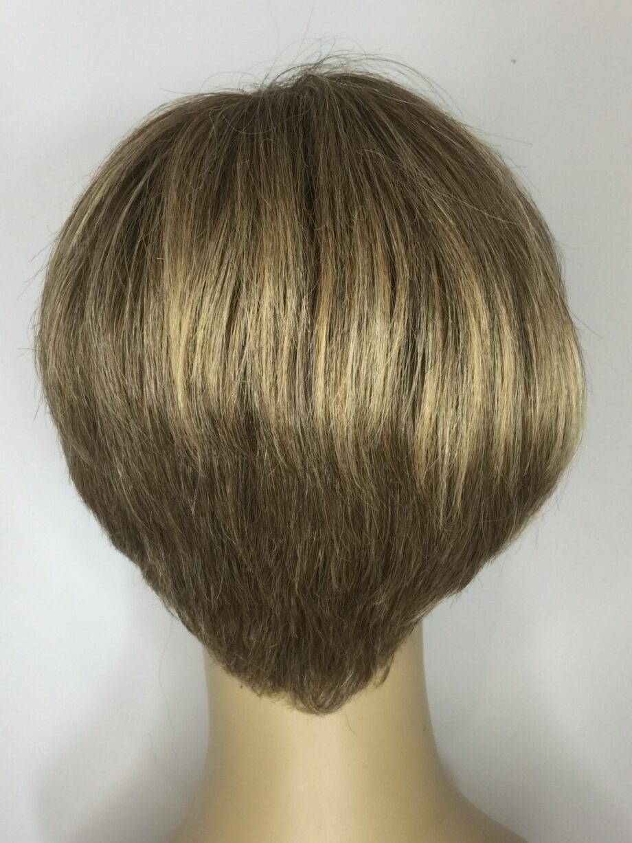 Short blonde wig. Pplblss553