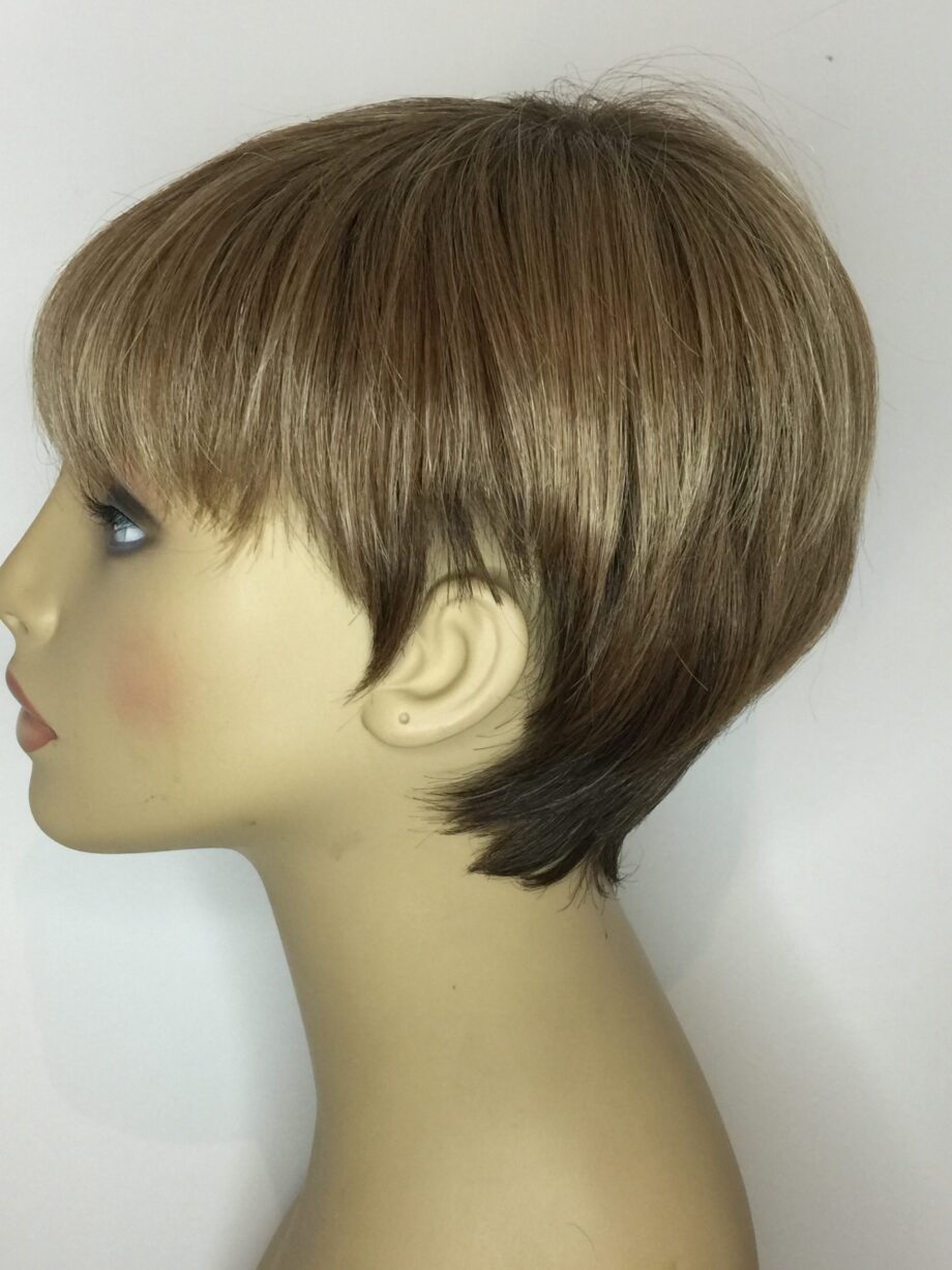 Rooted blonde short wig. Pplblss822