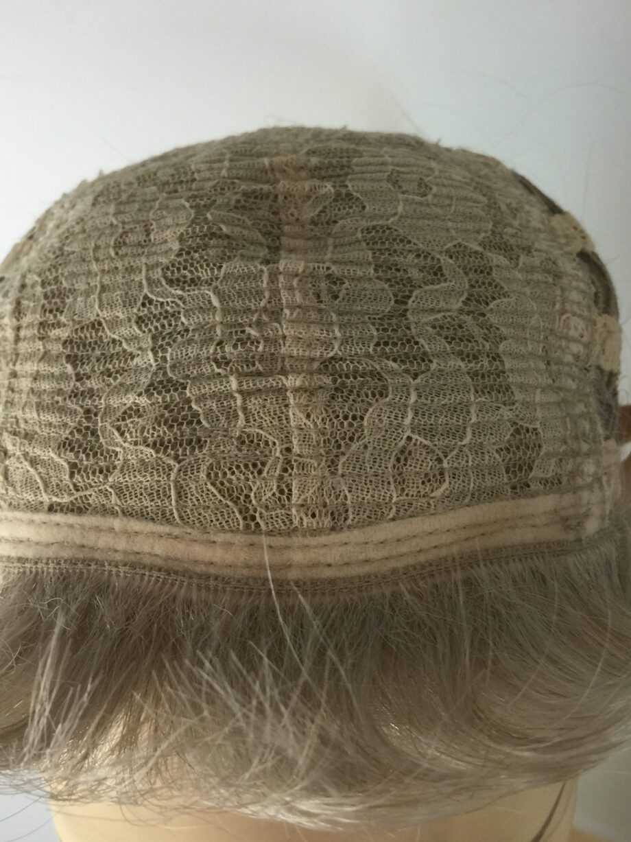 Silver grey wig. Pplgsw554