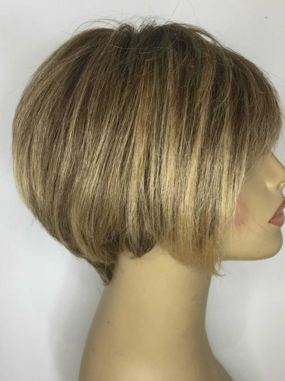 Short blonde wig. Pplblss553