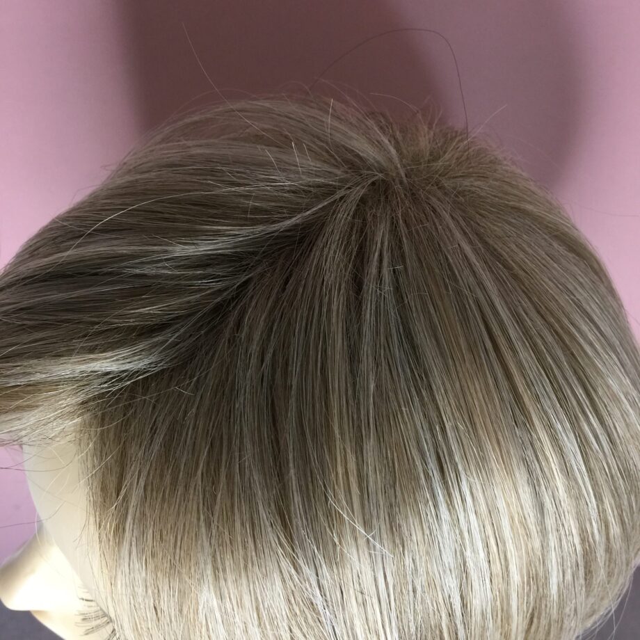 Blonde wig. Pplblms541