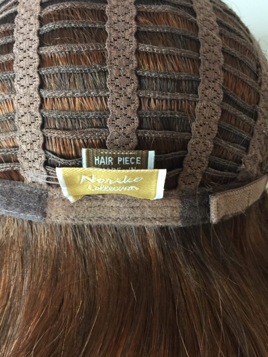 Long red / auburn wig . Pplrlw810