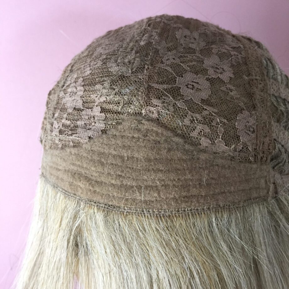 Blonde wig. Pplblms541