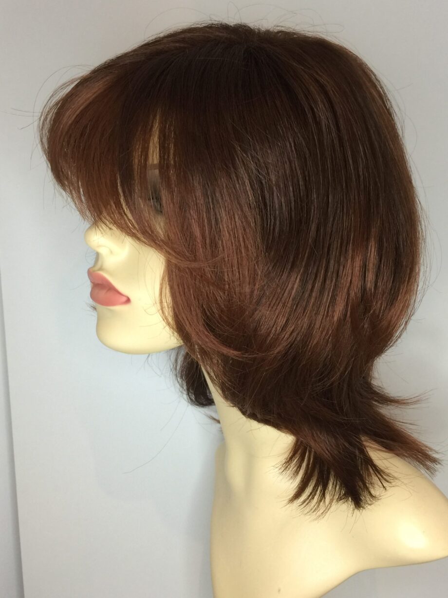 Long red / auburn wig . Pplrlw810
