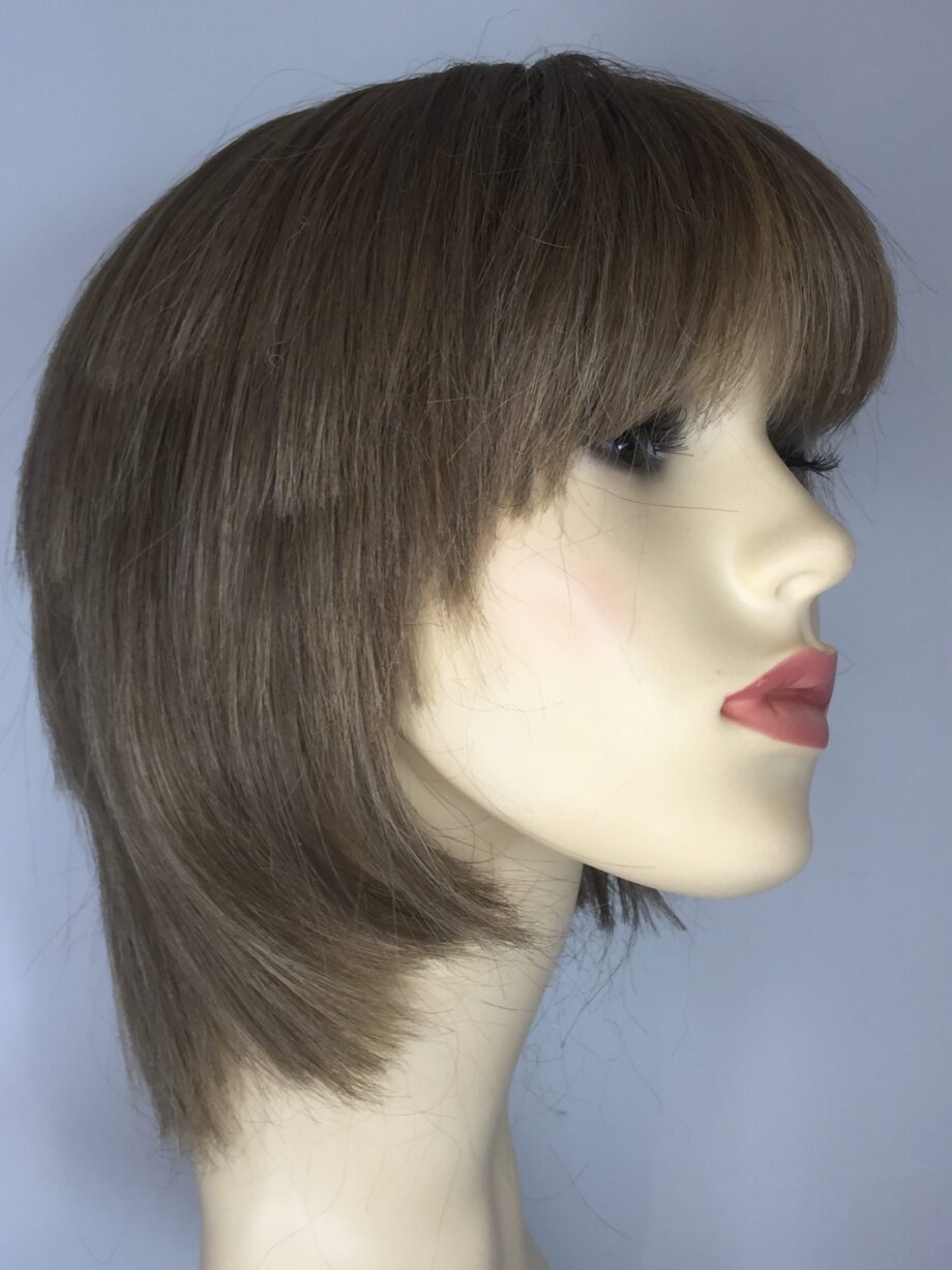 Blonde short wig. Polblss552