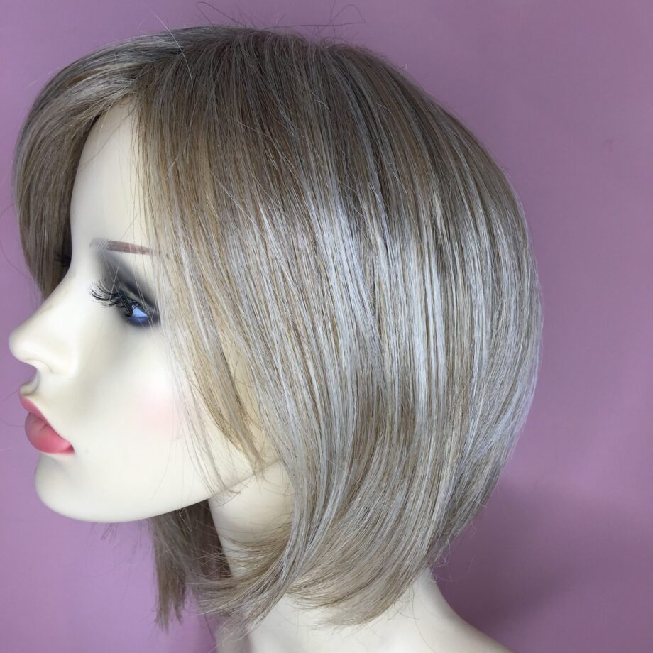 Blonde wig. Pplblms541
