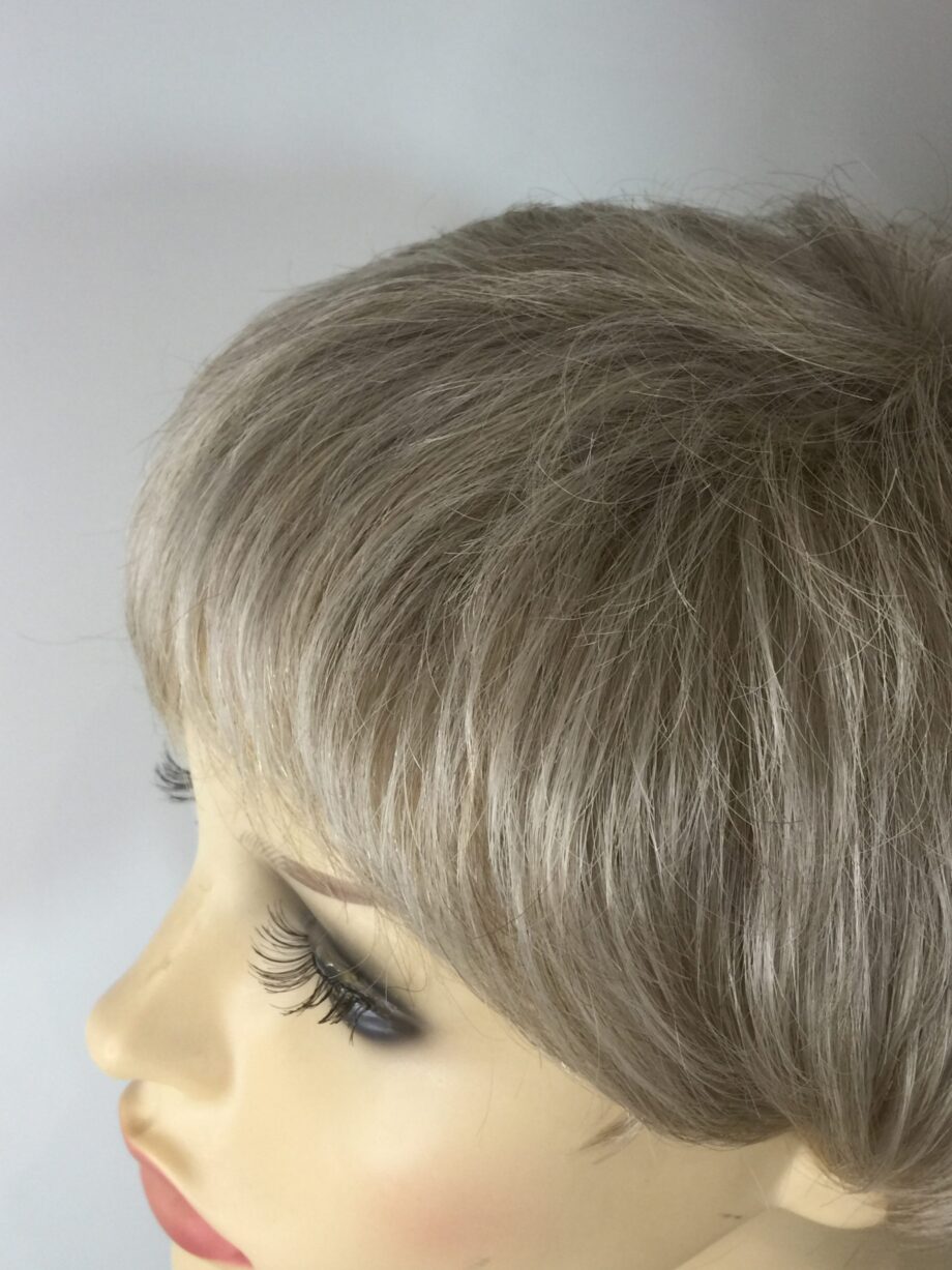 Silver grey wig. Pplgsw554