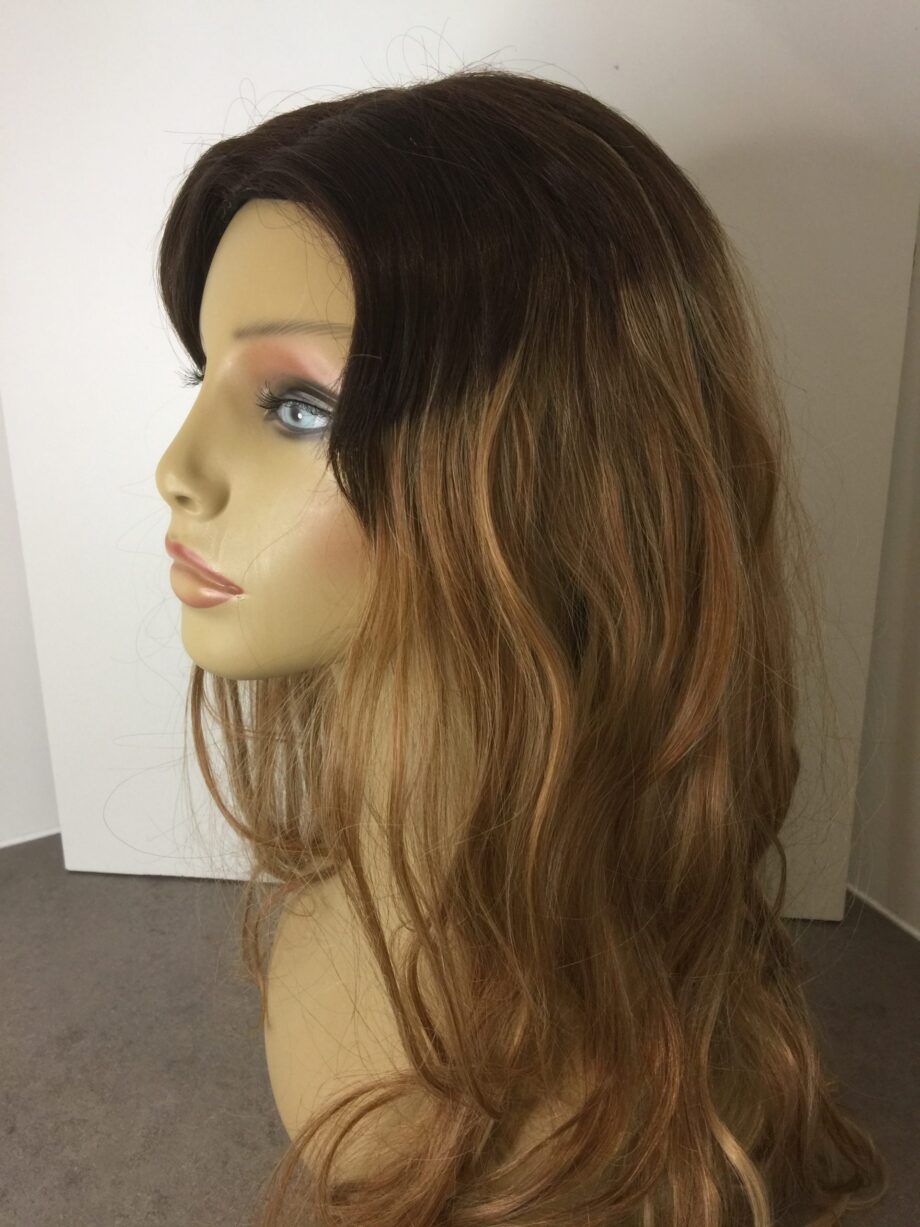 Long blonde dark rooted. Pplbllc551