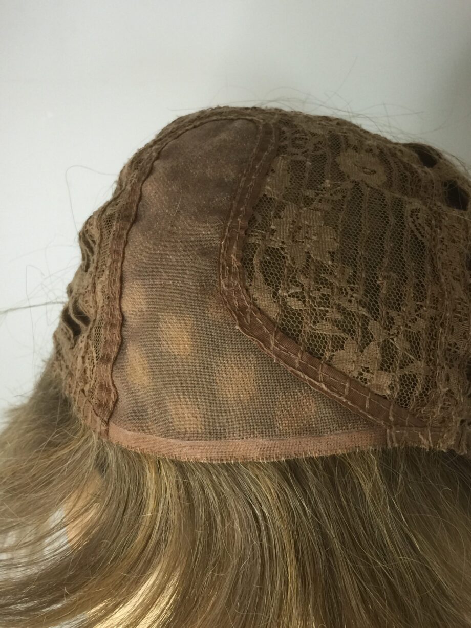 Blonde short wig. Polblss552