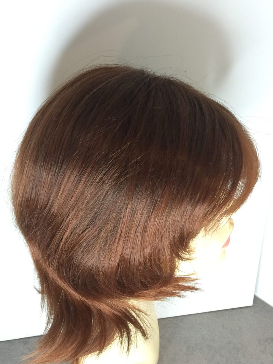 Long red / auburn wig . Pplrlw810