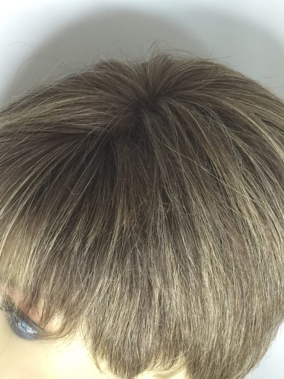 Short blonde wig. Pplblss553