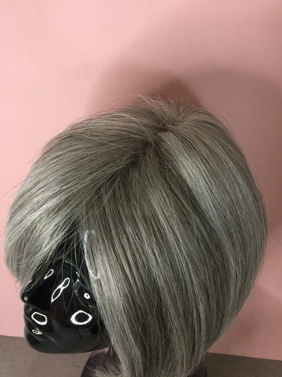 Stylish grey bob. Pplgms542